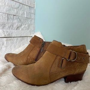 Clarks Women's Spye Belle Distressed Artisan Brown Leather Bootie (7M)
